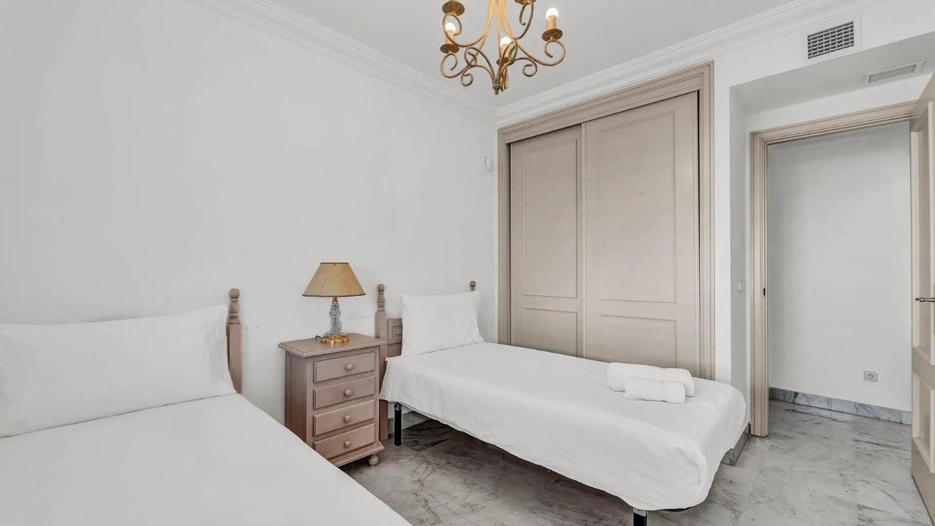 Letsmarbella - Grand 3Br Corner Apt - Marina Banus Marbella